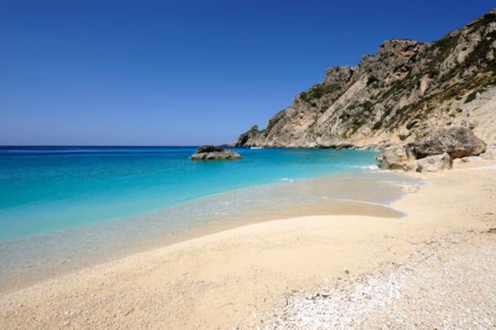 Segeln Sie durch die saphirblauen Gewässer: Erkunden Sie Paxos und Antipaxos mit Stil