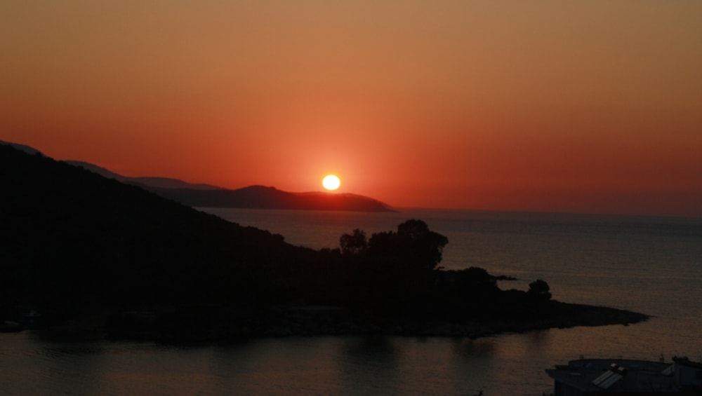 Goldene Stunde im Ionischen Meer: Korfus romantischste Sonnenuntergangstour