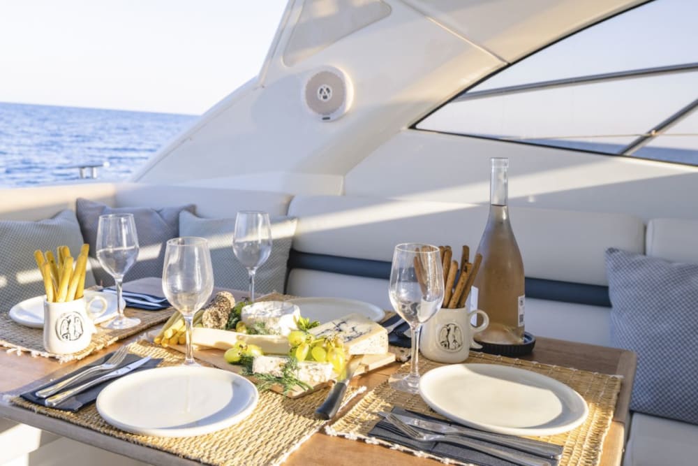 Luxury Full Day Cruise: Rhenia, Delos & Southern Beaches