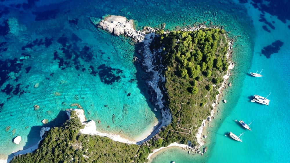 Naviga nel blu: gita di un giorno a Paxos, Antipaxos e alle grotte nascoste