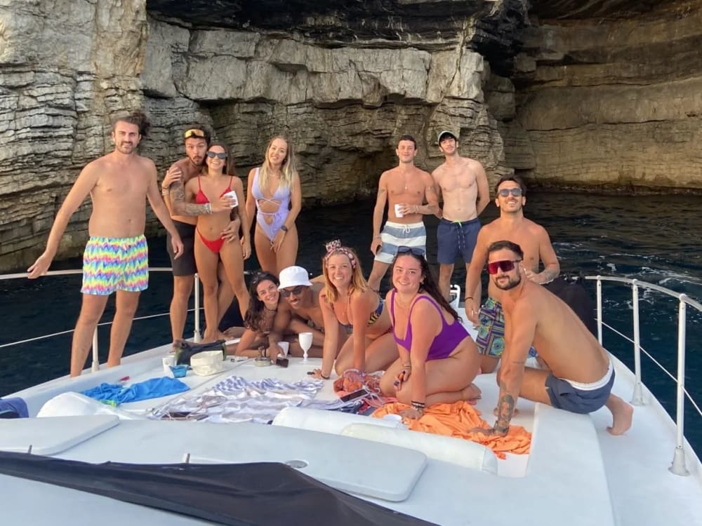 Navega por el Golfo de los Poetas: un recorrido exclusivo de poesía y belleza, sol y mar.