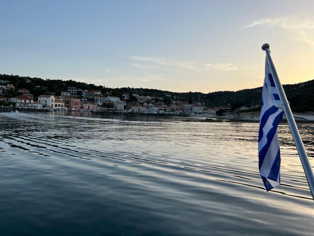 Sunset Serenity: Privates Yachtabenteuer auf Korfu