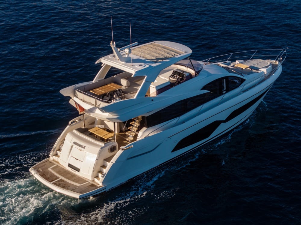 Half-Day Yacht Charter – Relaxed Elegance aboard a Sunseeker Manhattan 66