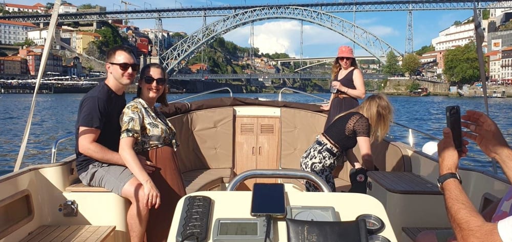 Entdecken Sie Porto auf einer 2-stündigen privaten Douro-Flusskreuzfahrt