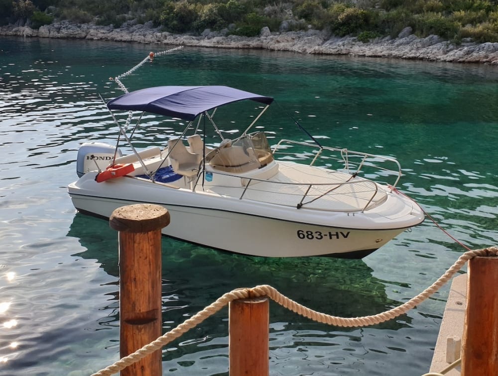 Pakleni Islands & Red Rocks private boat tour.
Swim and snorkel in best beaches of Hvar island