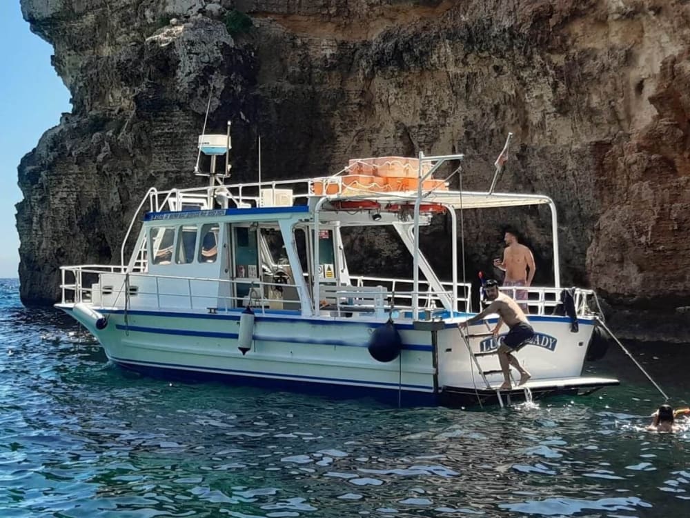 Auf dem Weg nach Comino und Gozo: 6-stündige private Kreuzfahrt zwischen wilden Buchten und kristallklarem Wasser