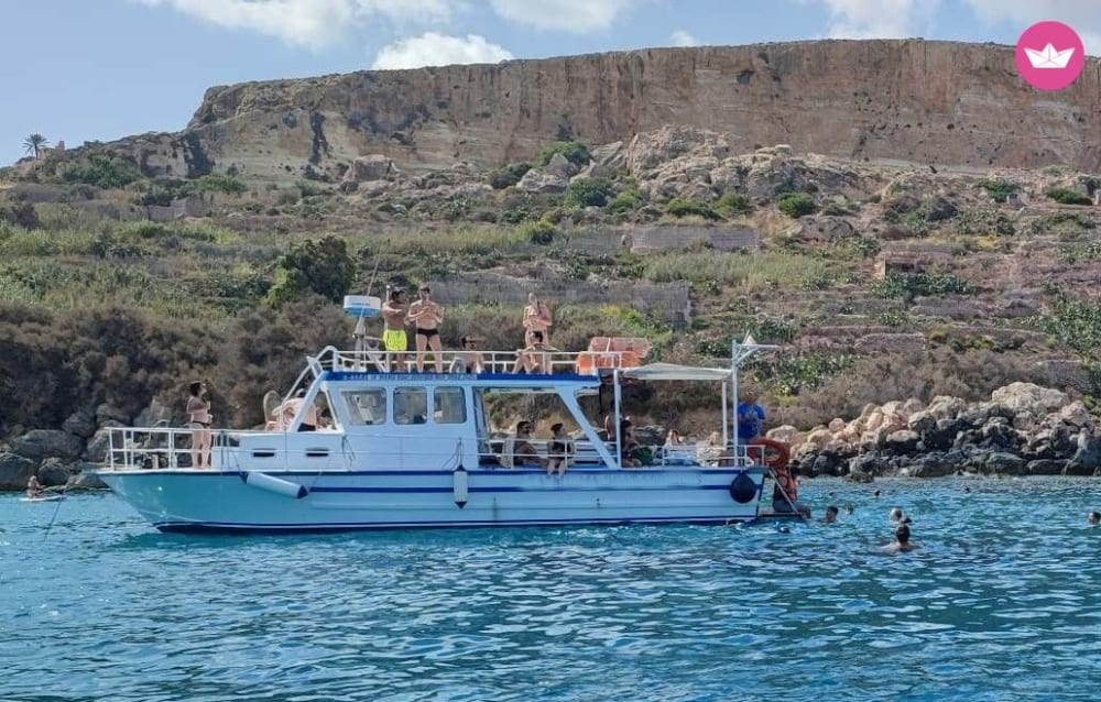 Auf dem Weg nach Comino und Gozo: 6-stündige private Kreuzfahrt zwischen wilden Buchten und kristallklarem Wasser