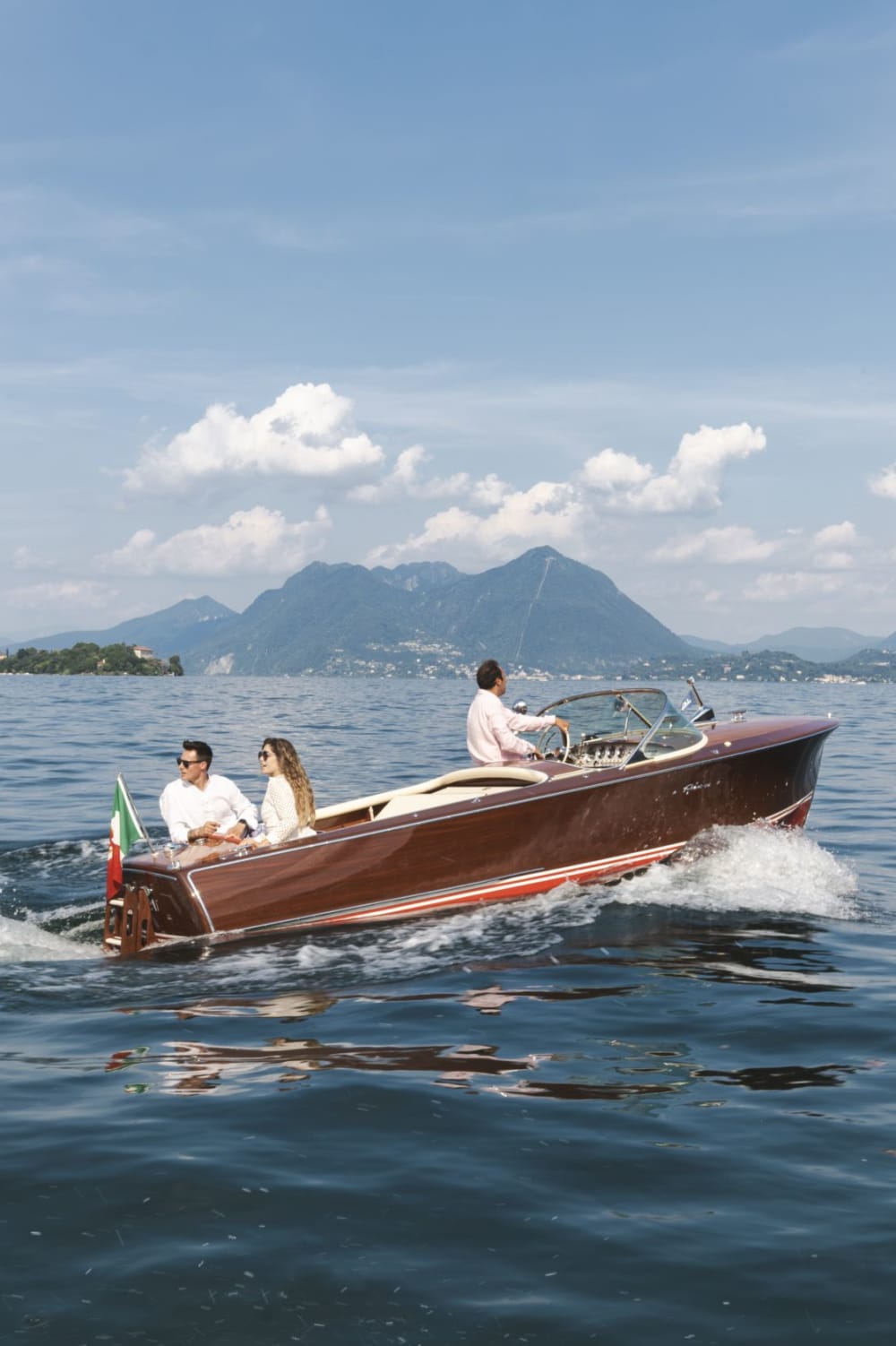 Crociera di 1 ora sul Lago Maggiore a bordo di un Riva Super Florida