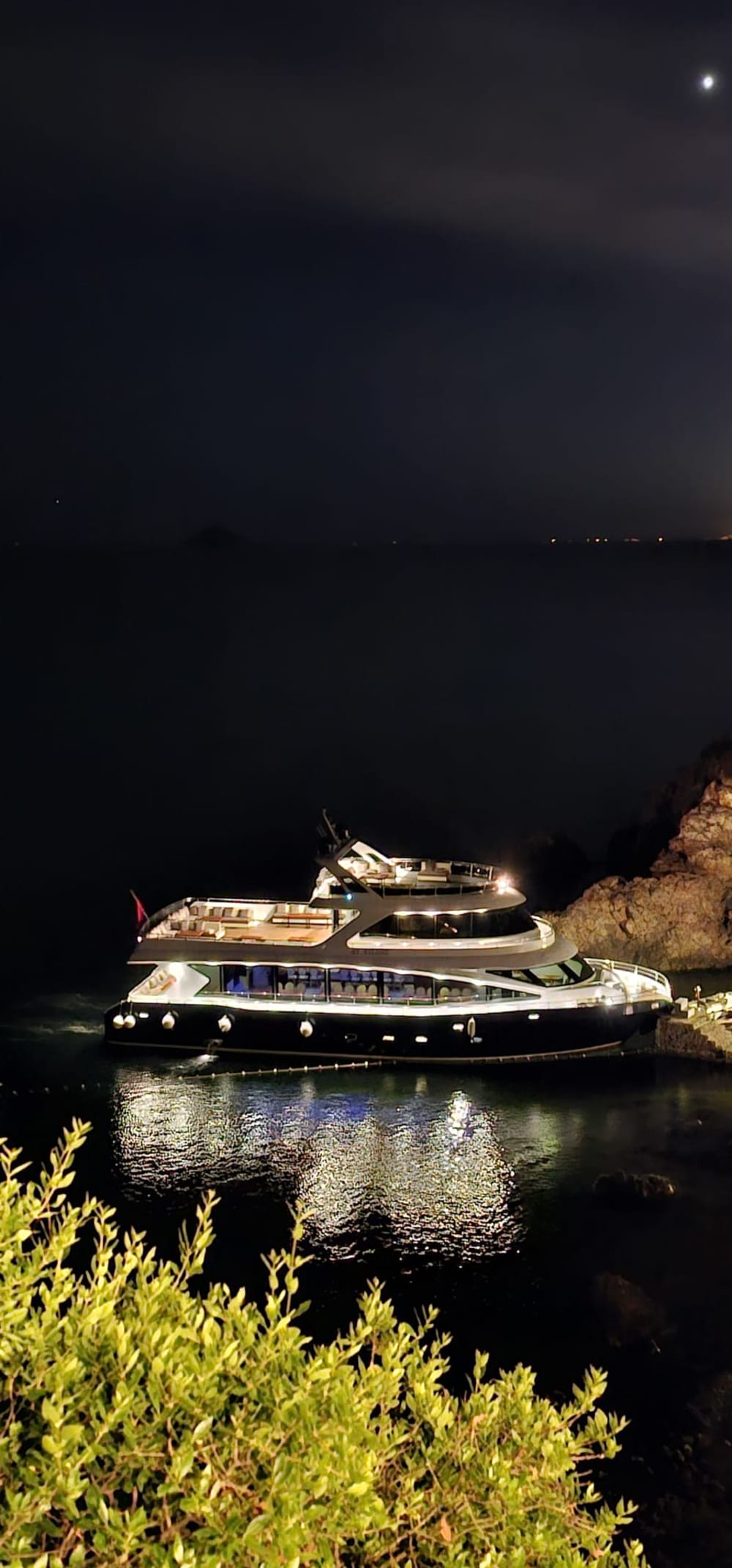 Bosphorus Elegance: Exklusive Yacht-Erlebnisse für VIPs und Events
