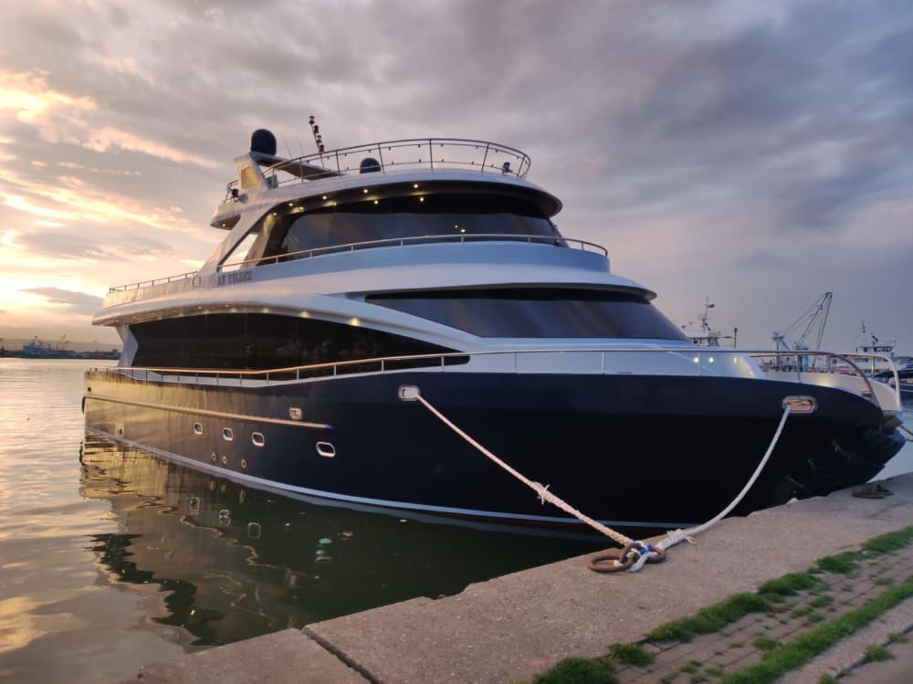 Bosphorus Elegance: Exclusive Yacht Experiences for VIPs & Events