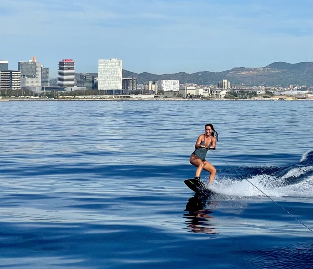Experiencia Wake & Ski: 2 horas de pura diversión con equipo de primera calidad