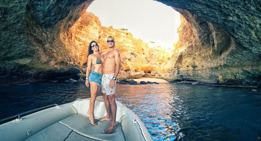 Aventura de navegación costera de un día: crucero de 3 horas con paradas para nadar