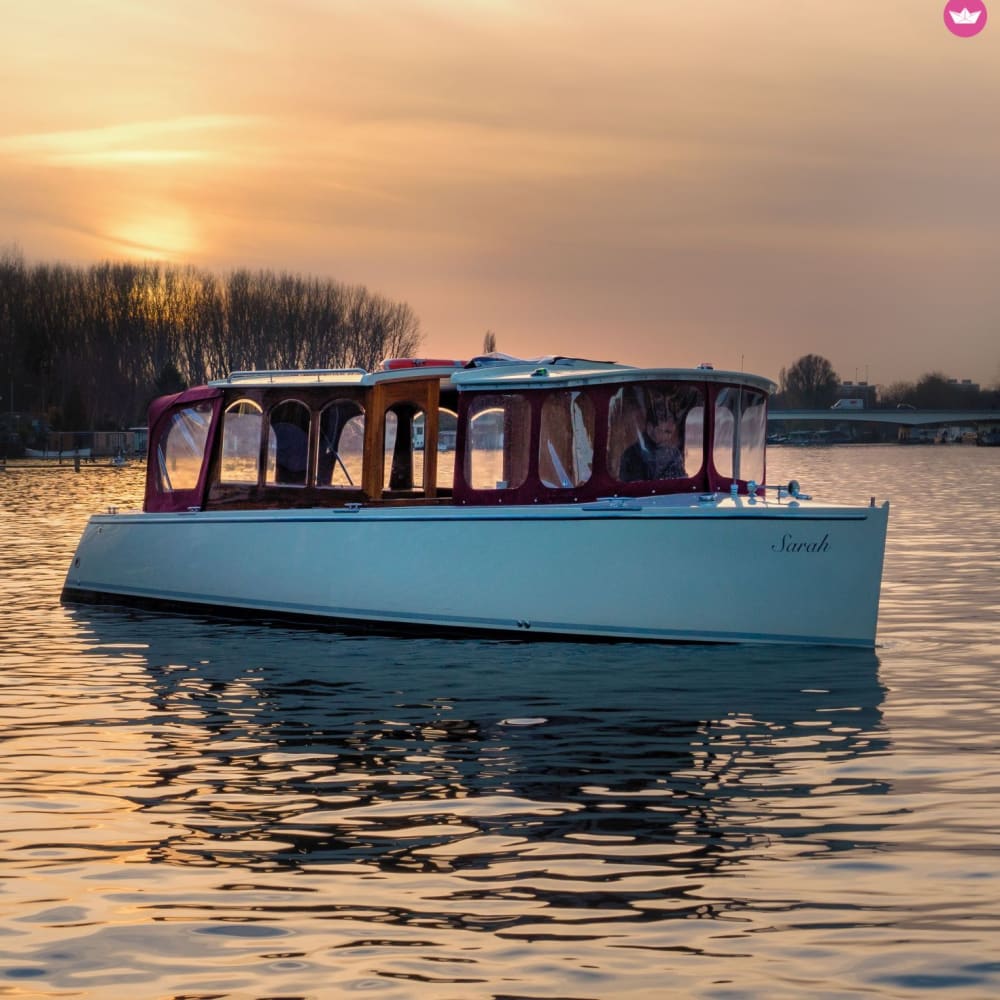 Amsterdam med båt – 90 minuters privat kryssning genom historiska kanaler