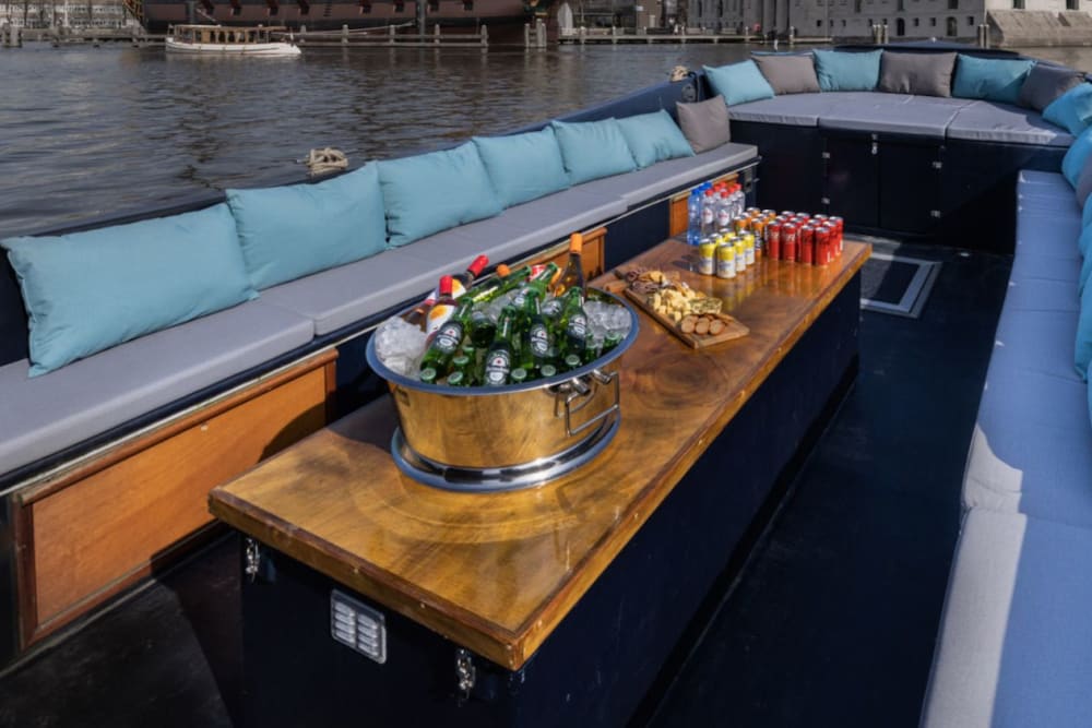Bekijk het beste van Amsterdam vanaf het water – 2 uur durende privérondvaart met gids