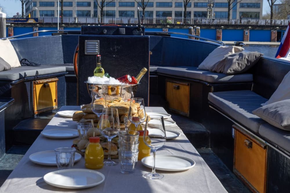 Bekijk het beste van Amsterdam vanaf het water – 2 uur durende privérondvaart met gids