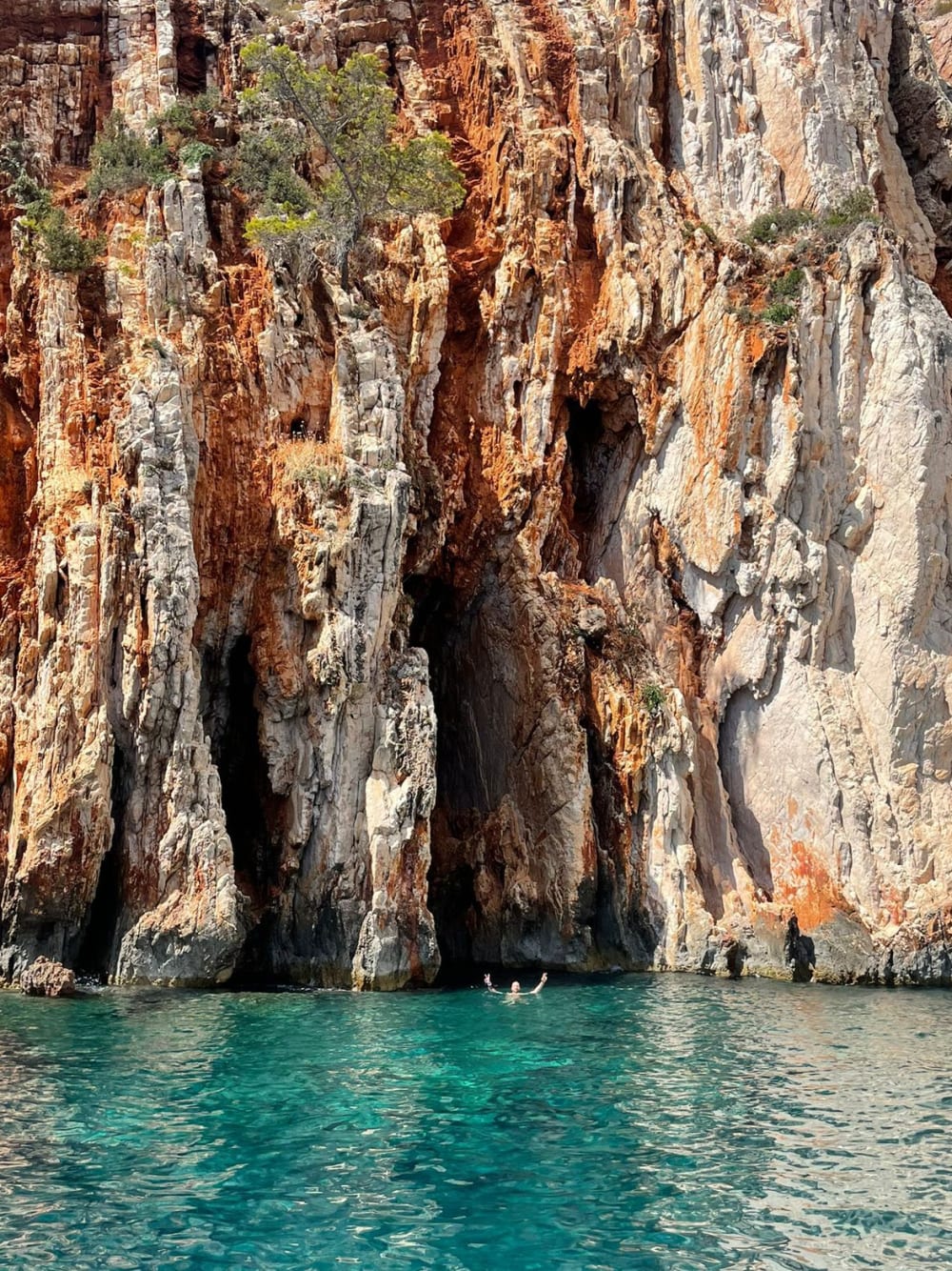 Recorrido por las Rocas Rojas y las Islas Pakleni