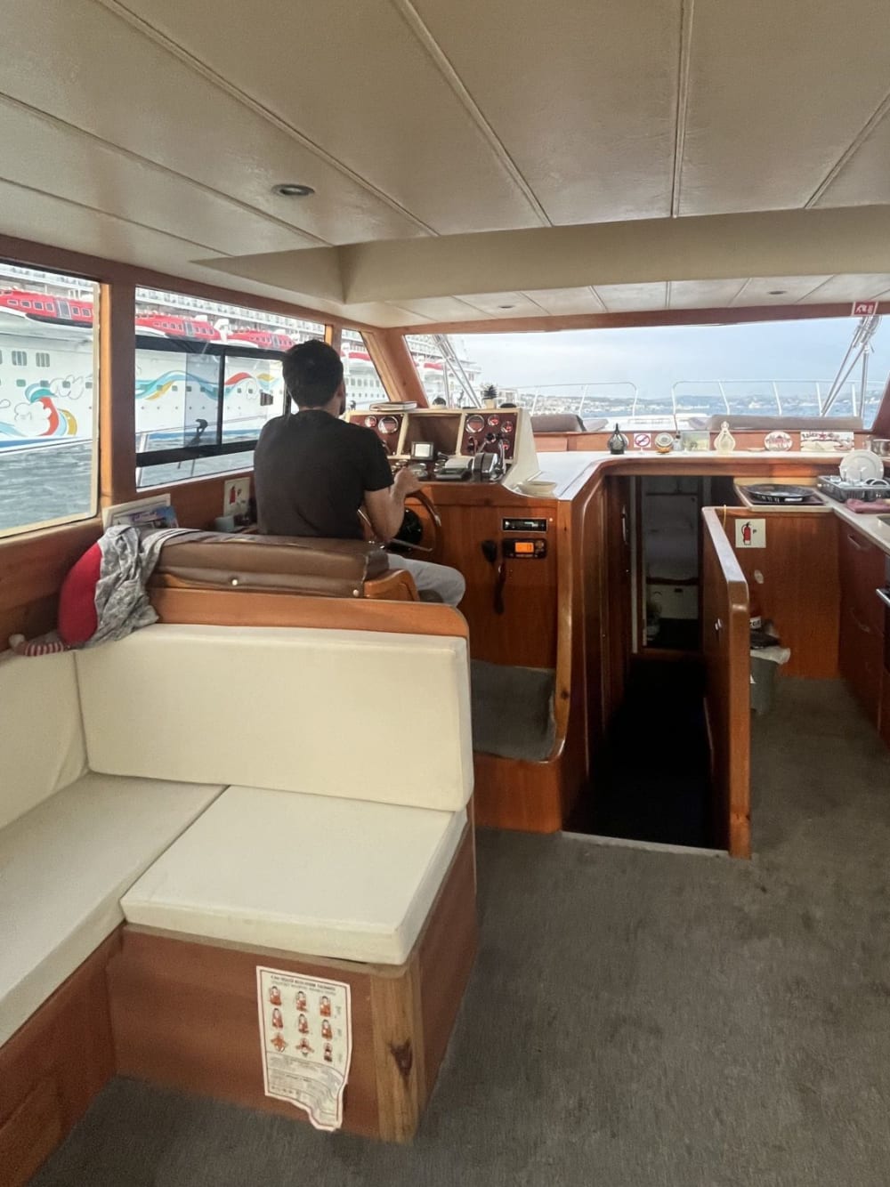 Istanbul Sunset Cruise – An Exclusive Journey with Drinks and Snacks