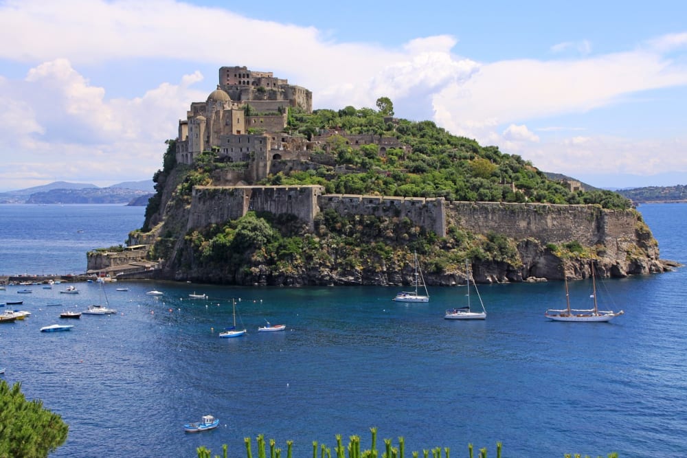 Ischia dal Mare: Il Giro che Incanta a bordo di Fairytale 1