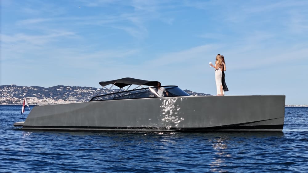 Escapada excepcional a Saint-Tropez: crucero VanDutch 40 con escala en Pampelonne