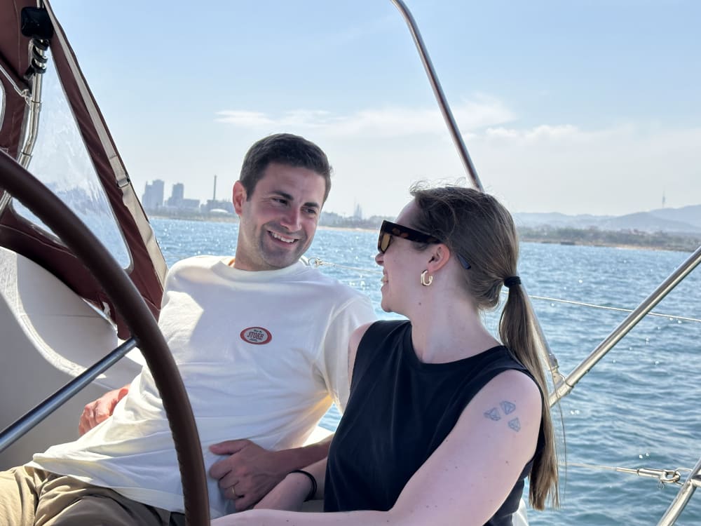 Tour romántico en barco por la Costa de Barcelona de 2 horas para dos