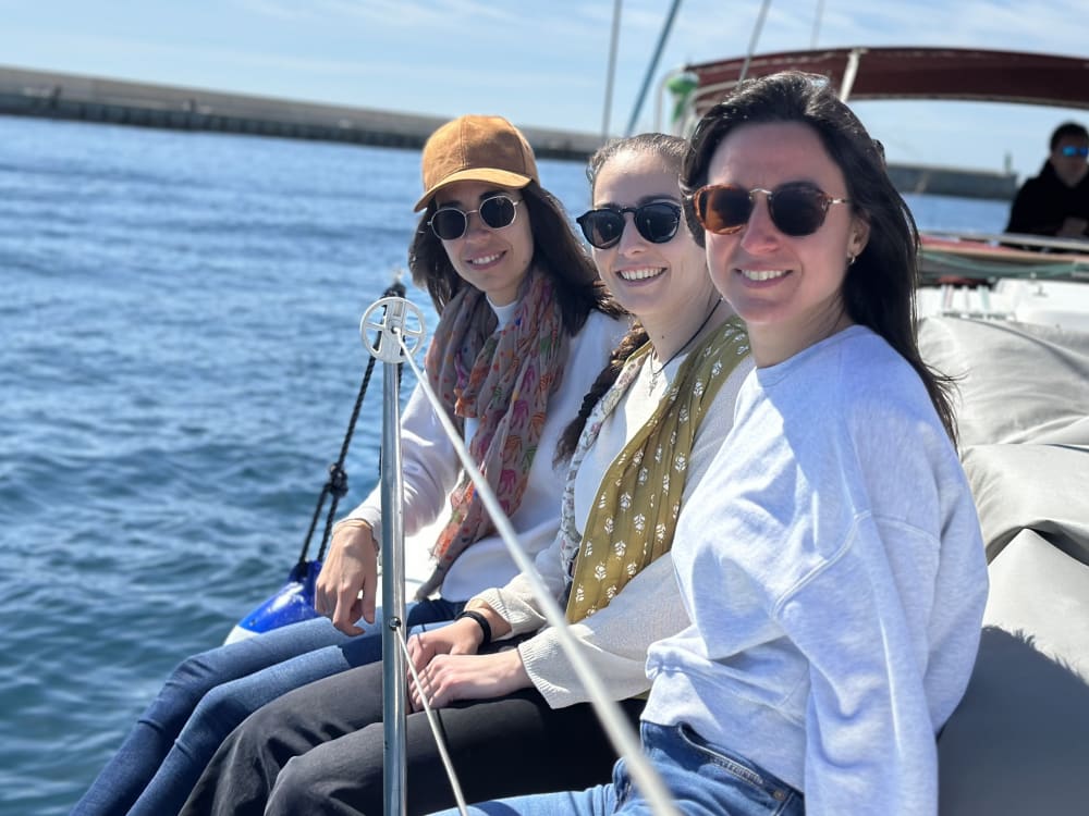 Desayuno en el mar con vistas a Barcelona- Empieza el día navegando