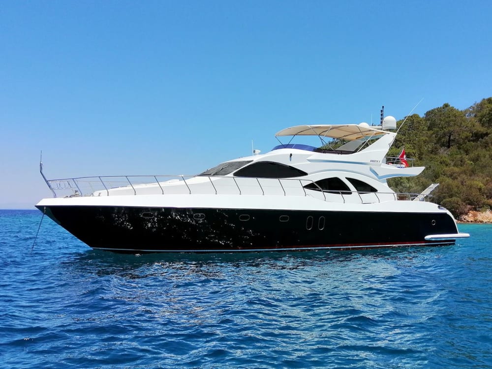 Luxury Bosphorus Yacht & Swim Experience