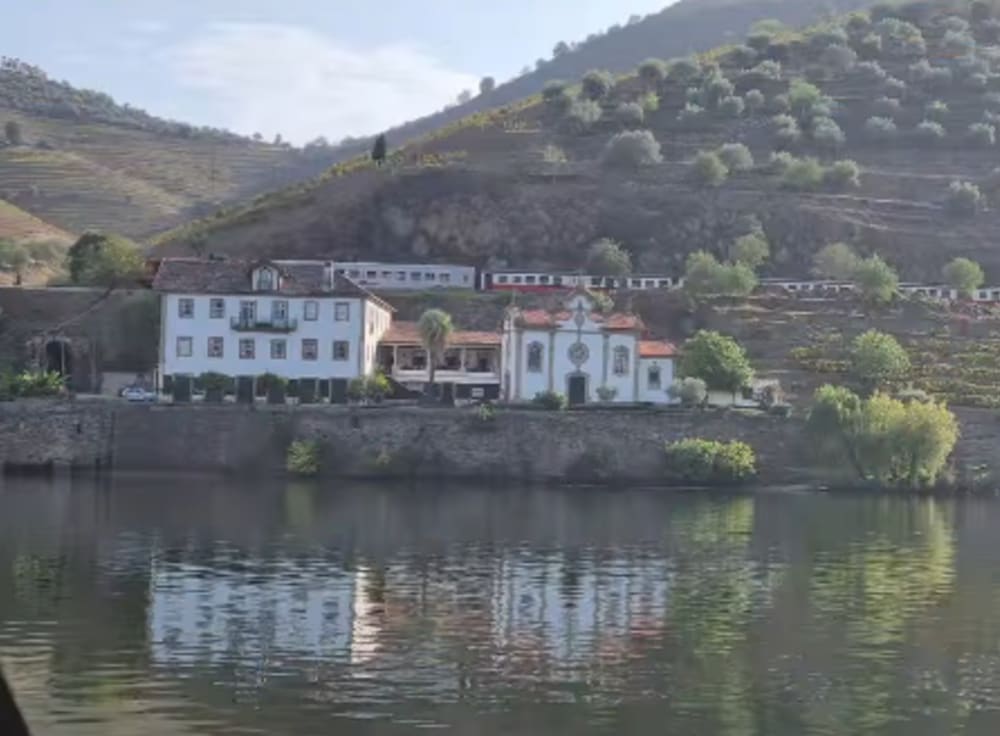 Full Day Douro River Cruise with Spanish Border Stop