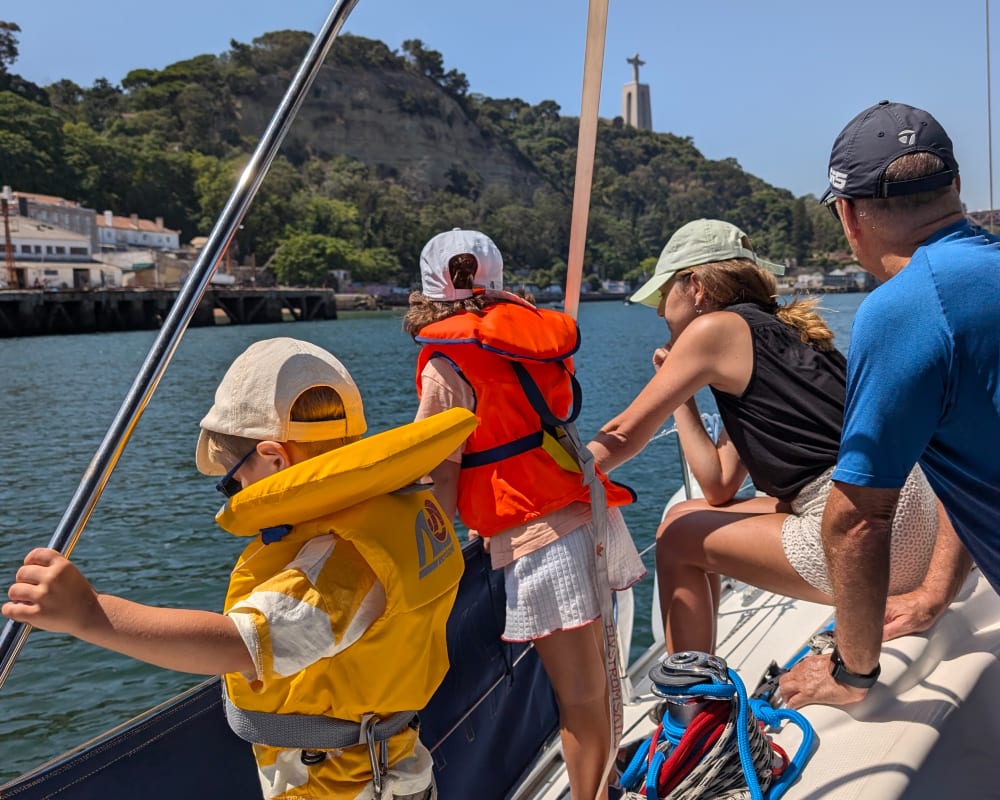 2-stündige Familienbootsfahrt auf dem Tejo ab Lissabon
