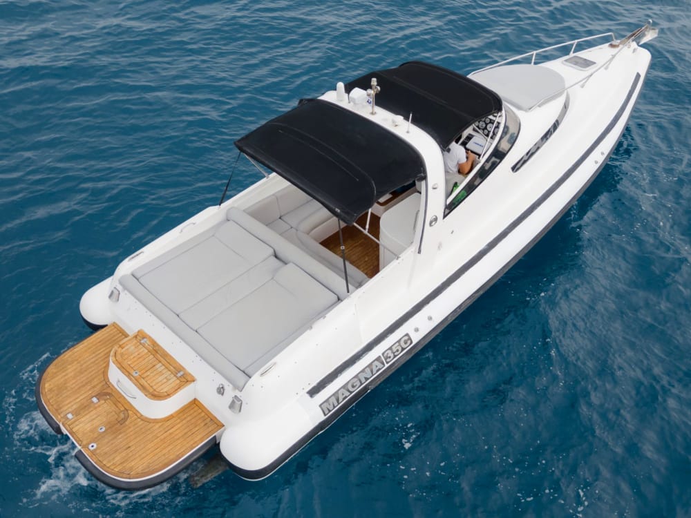 Romantik und raue Schönheit: Erkunden Sie Nordwest-Korfu mit einer Luxusyacht