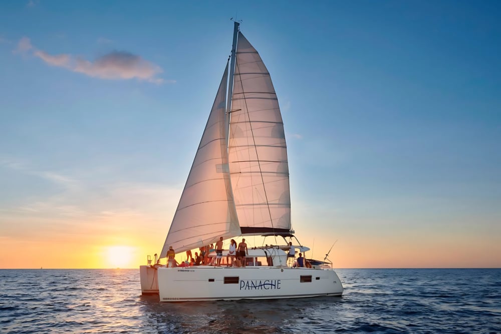 Tour privato al tramonto in catamarano in Costa Rica con bevande