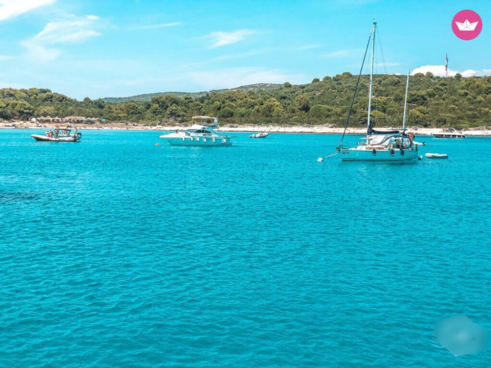 Alla scoperta di Dugi Otok: avventura di un giorno in motoscafo a Sakarun, relitto e bunker nascosti