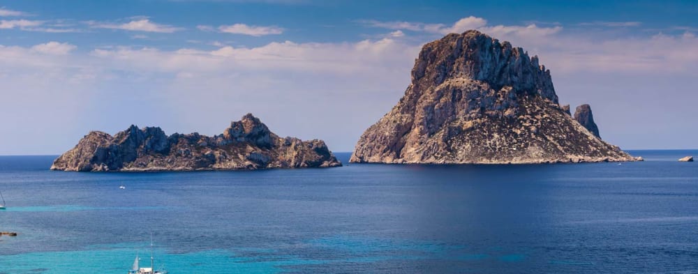 Es Vedrà Coastal Cruise: Daily Tour via Cala Pluma