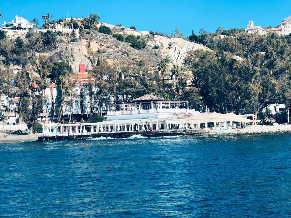 Navega, nada, explora: 4 horas por la costa andaluza