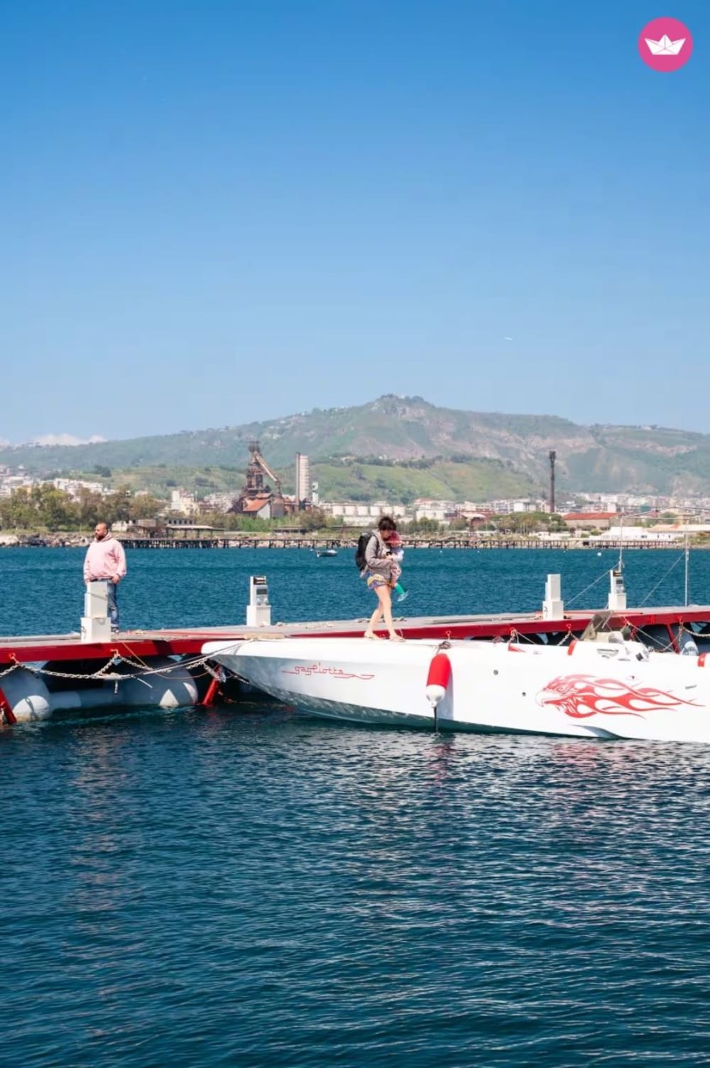 Procida in motoscafo: Corricella e emozioni costiere