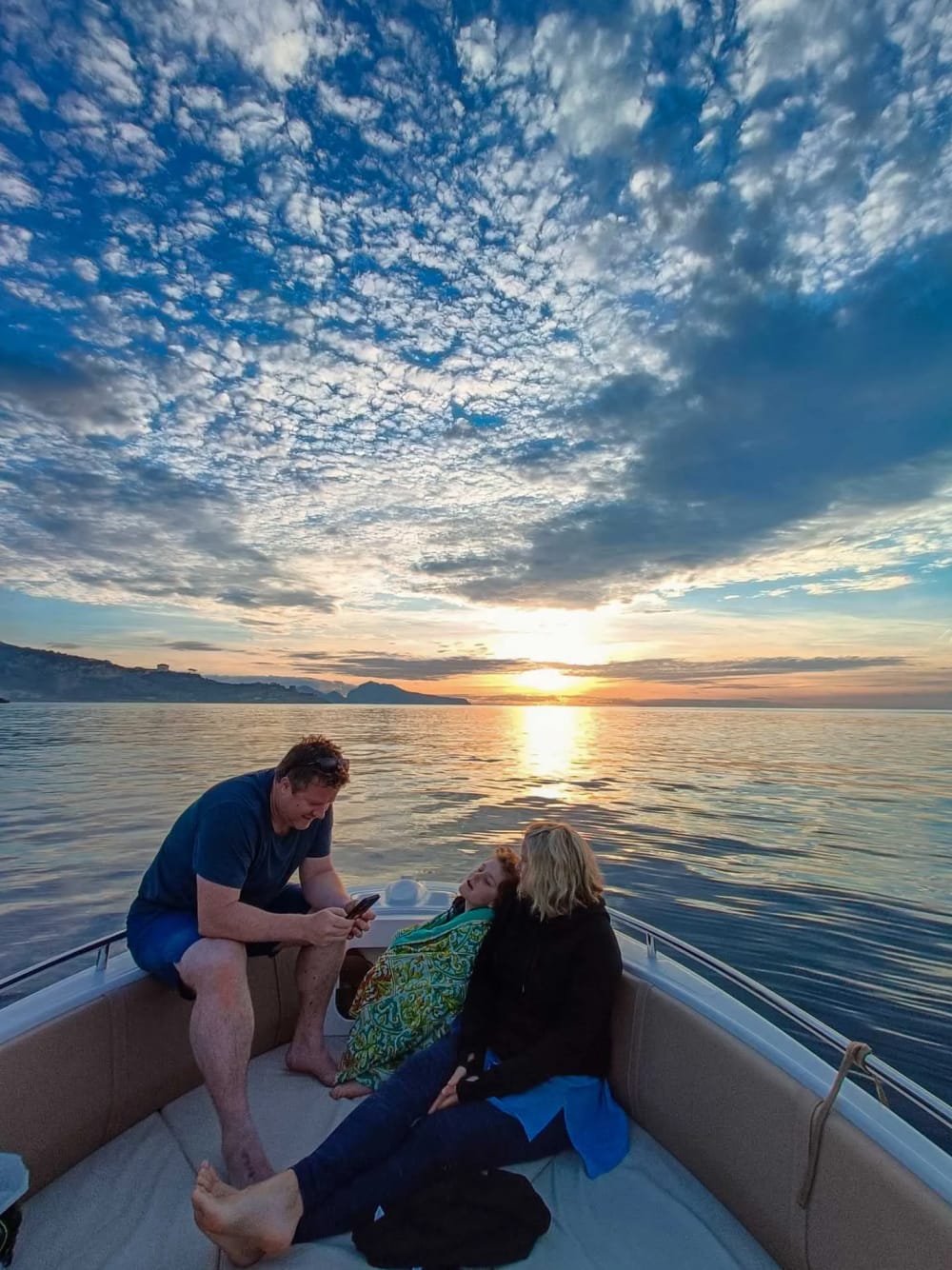 Sonnenuntergangskreuzfahrt nach Capri – 2 Stunden Magie auf See