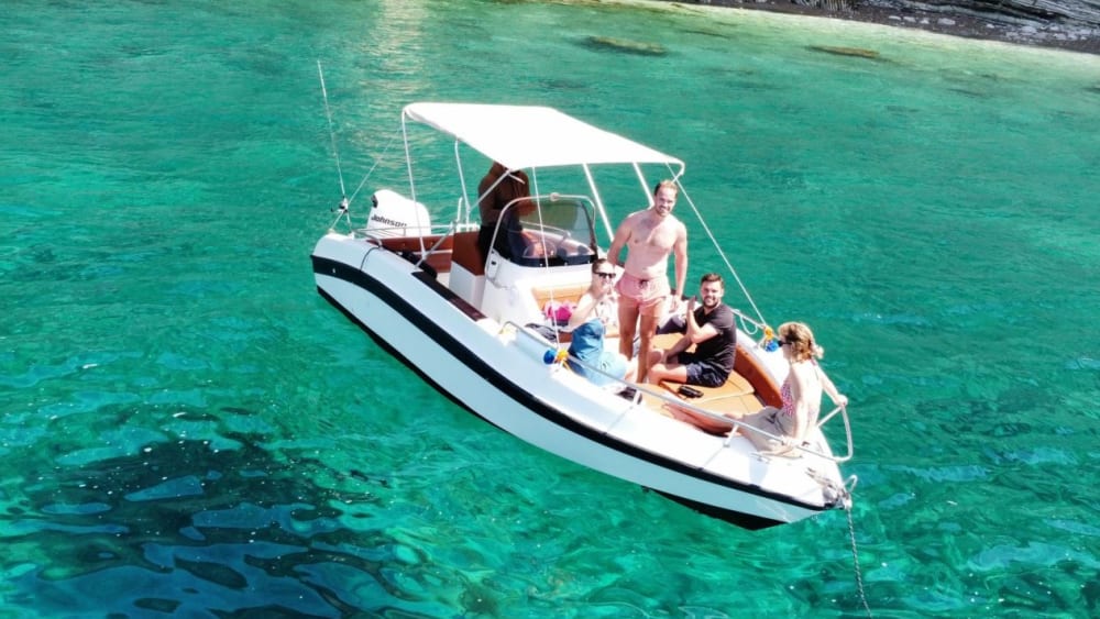 Albania meridionale via mare - Tour privato in barca di un giorno intero con soste per il bagno