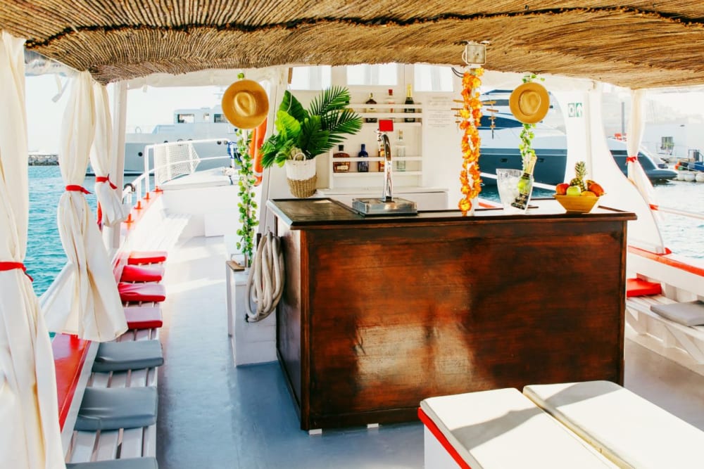 Mezza giornata di divertimento su una barca tradizionale!