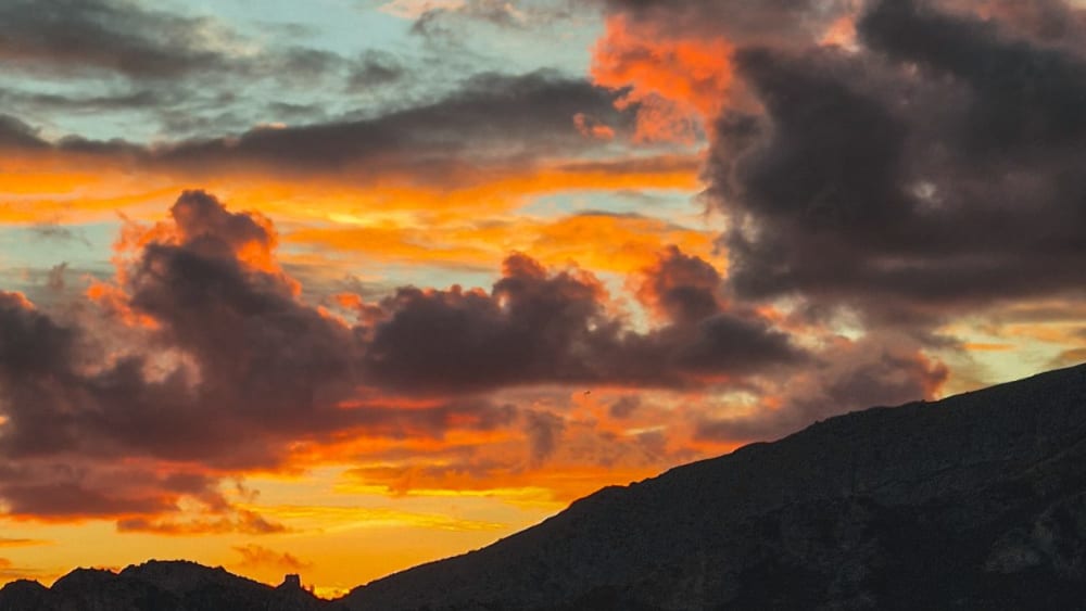 Sonnenuntergang in Positano: Eleganz und Wunder entlang der Küste
