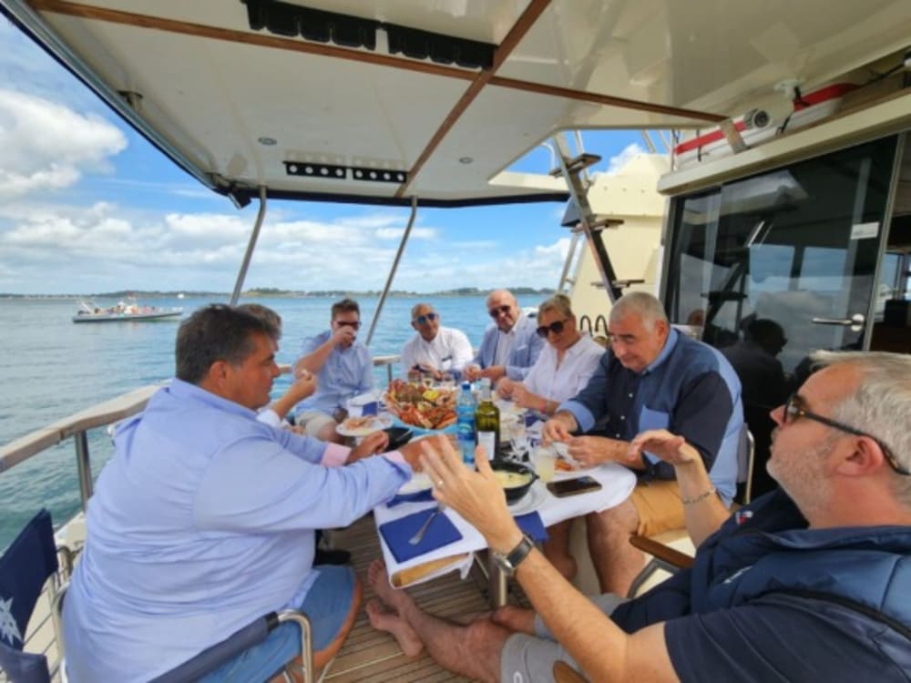 Déjeuner d’Exception dans le Golfe du Morbihan à Bord de Notre Bateau Privé