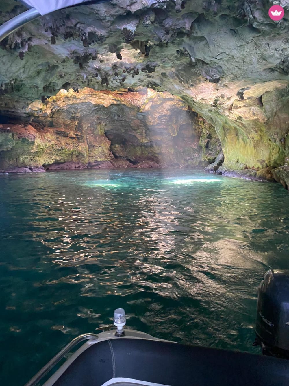 Grotte di Polignano e nuotata – Tour in barca di 2 ore