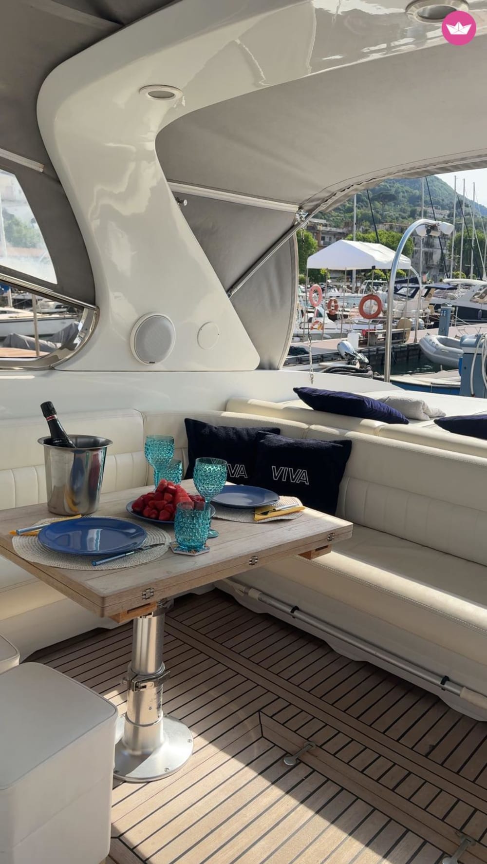 Capri in Style: 8-Hour Private Yacht Tour from Positano on a Rizzardi