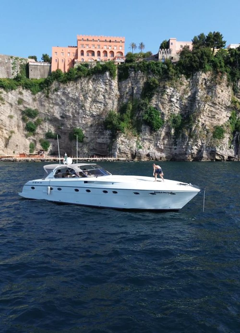 Procida in Yacht: Lusso, Mare e Relax a Bordo del Rizzardi CR 50 Topline da Castellammare di Stabia