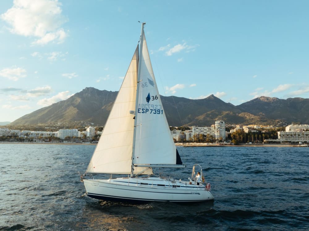 Experiencia de navegación de 2 horas en Marbella