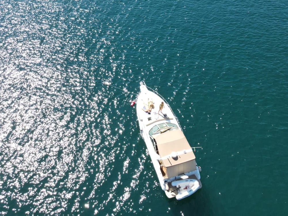 Atardecer en el mar Adriático: Recorrido al atardecer entre cuevas y calas