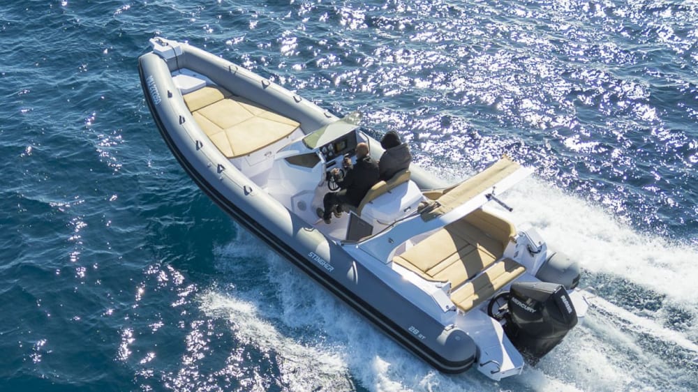 Tour in gommone della riviera di Sebenico: Zlarin, Prvić e baia di Tijašnica (5 ore)