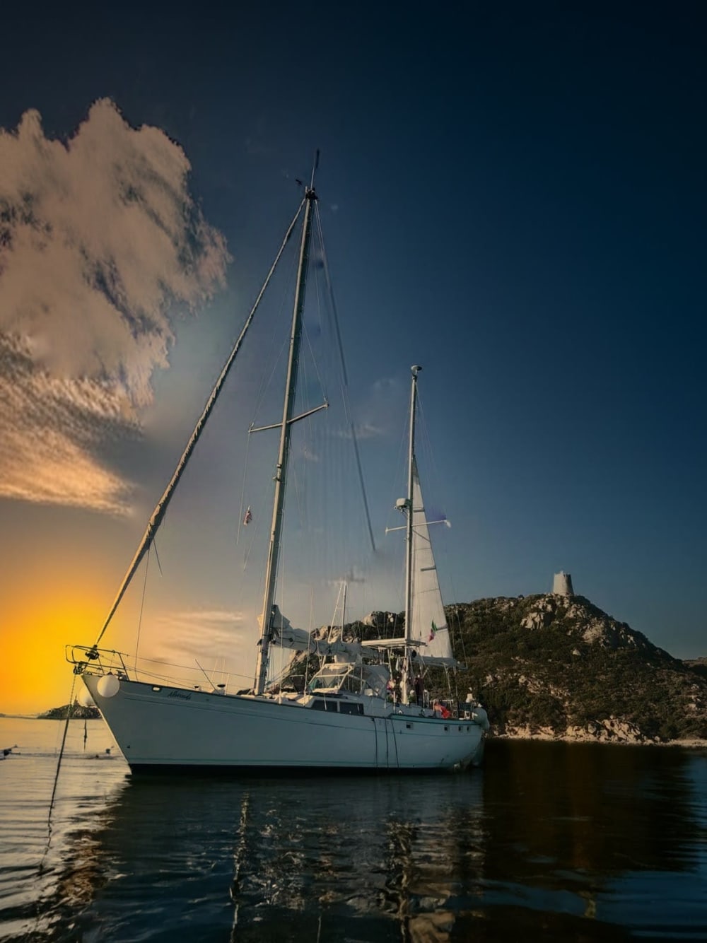 Full day among the blue waters of the Gulf of Teulada with an exclusive boat