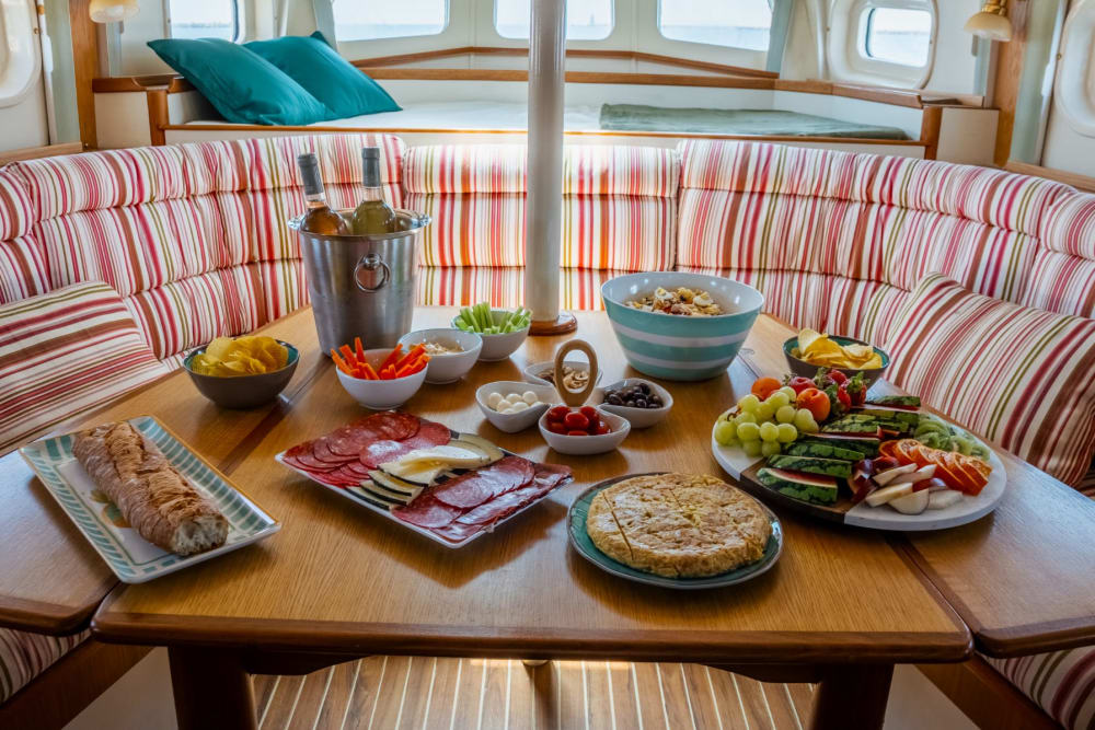 Coastal Calm & Brunch Charm – 4H Tour with Drinks & Adventure