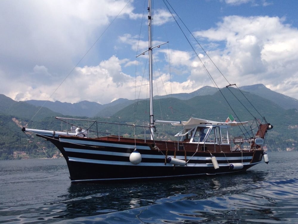 Scopri la magia del Lago di Garda dall'acqua
