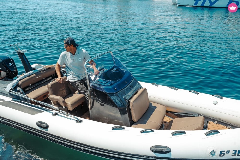 Magia del tramonto: crociera privata serale a Marbella