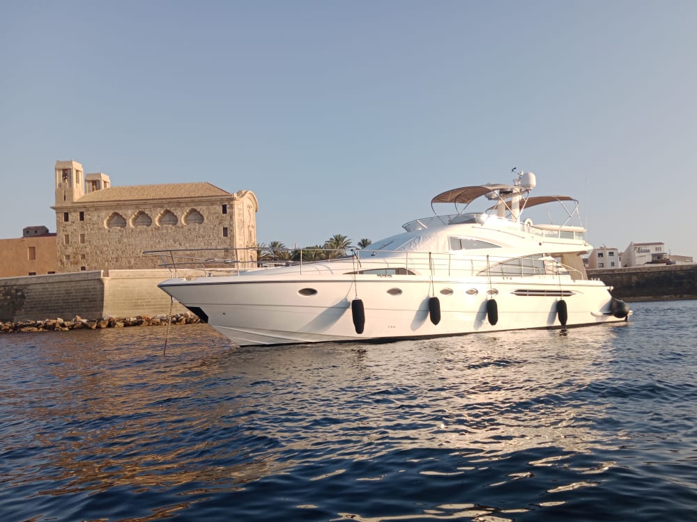 Crucero de lujo de 4 horas a bordo del M/Y Serenity Rose: cócteles y bebidas todo incluido